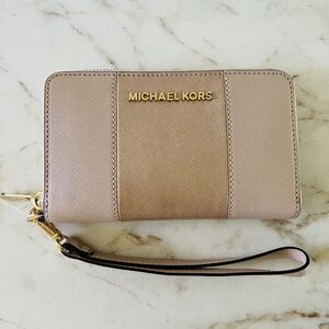MICHAEL KORS Jet Set Travel Ballet Pink Flat MF Phone Case Zip Wallet Wristlet